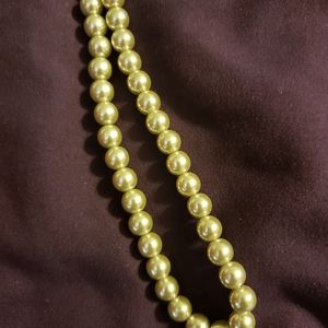 Light gray pearl necklace